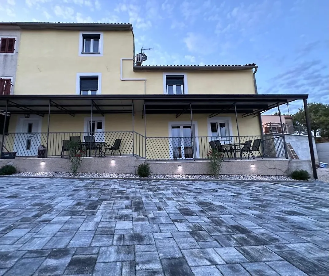 Holiday Home Aurora Labinci